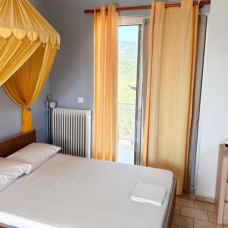 Bay Holiday Hotel & Spa Karavomilos  ภายนอก รูปภาพ
