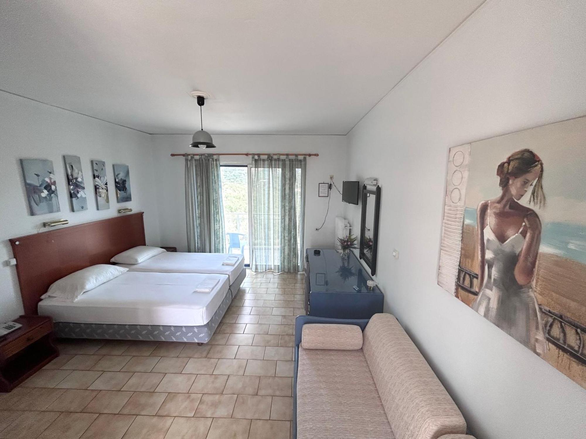 Bay Holiday Hotel & Spa Karavomilos  ภายนอก รูปภาพ