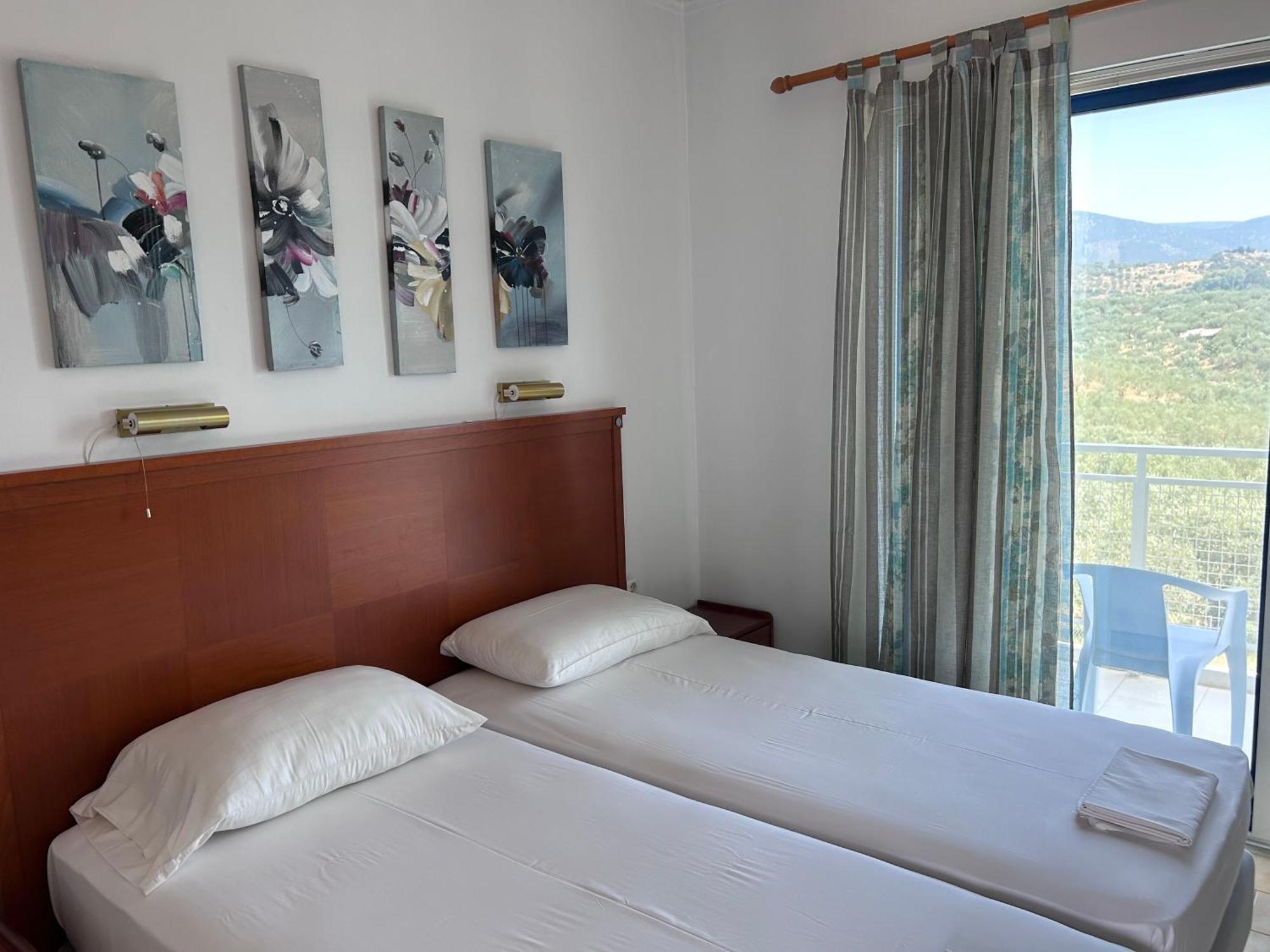 Bay Holiday Hotel & Spa Karavomilos  ภายนอก รูปภาพ