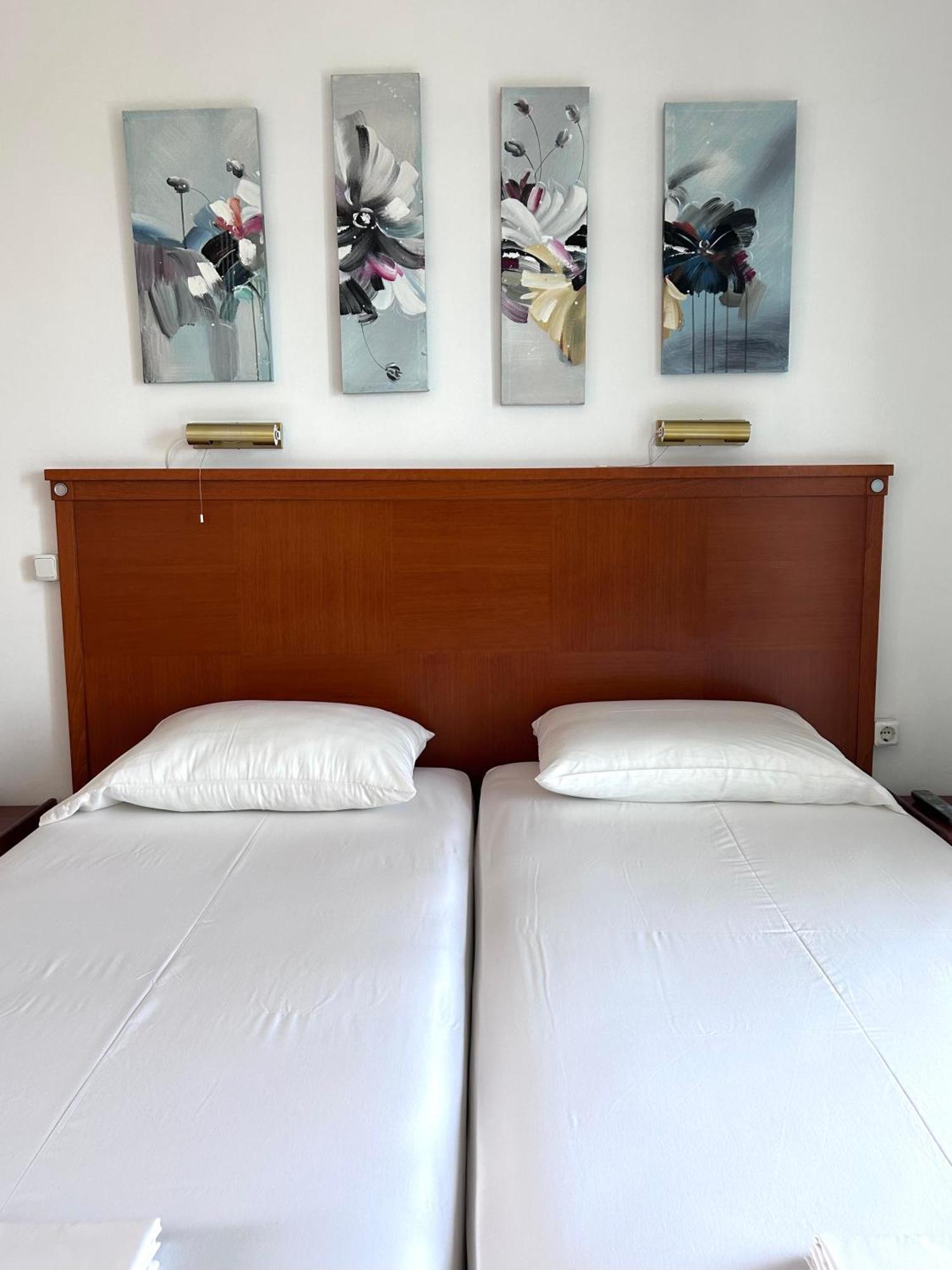 Bay Holiday Hotel & Spa Karavomilos  ภายนอก รูปภาพ