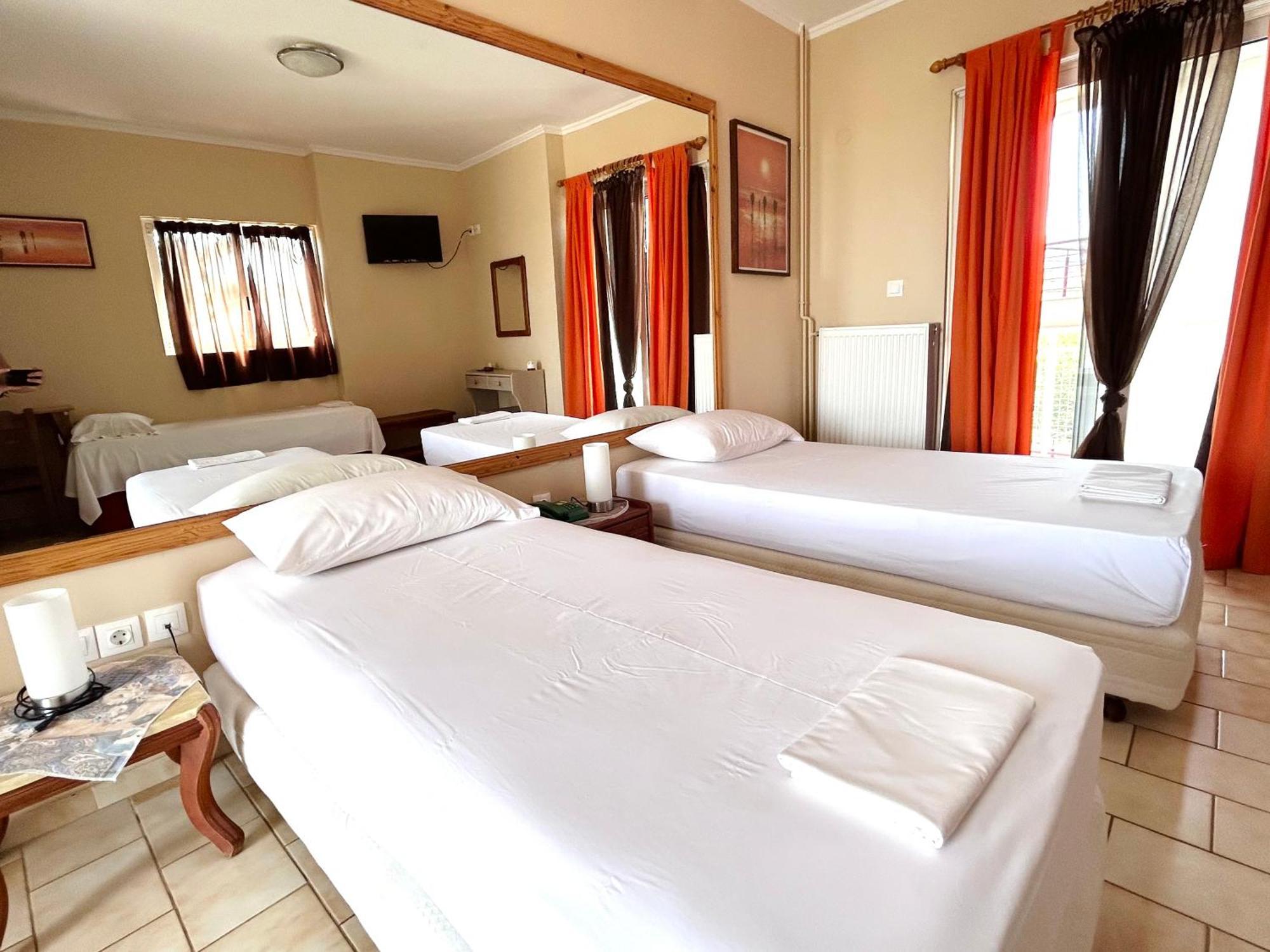 Bay Holiday Hotel & Spa Karavomilos  ภายนอก รูปภาพ