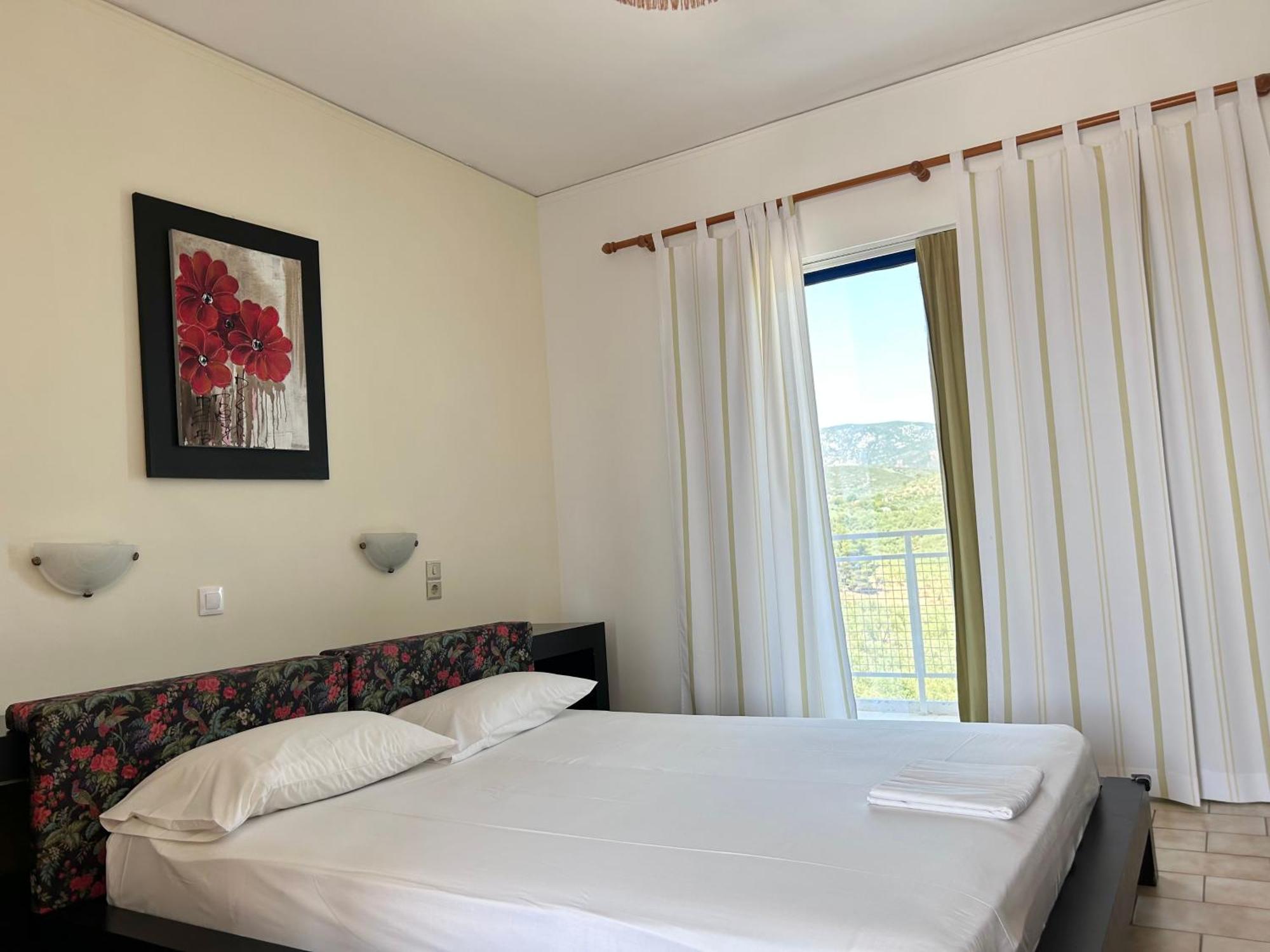 Bay Holiday Hotel & Spa Karavomilos  ภายนอก รูปภาพ