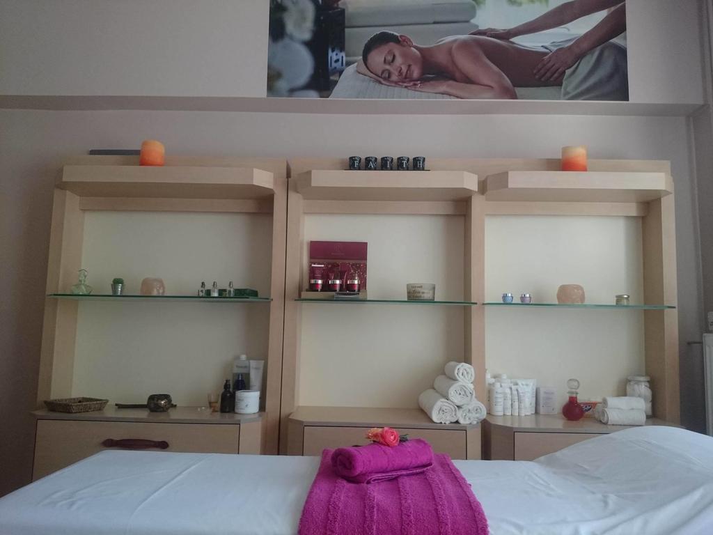 Bay Holiday Hotel & Spa Karavomilos  ภายนอก รูปภาพ
