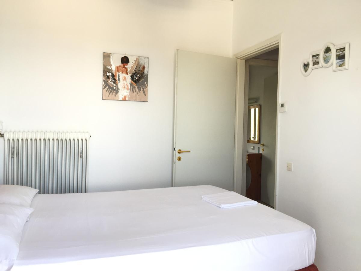 Bay Holiday Hotel & Spa Karavomilos  ภายนอก รูปภาพ