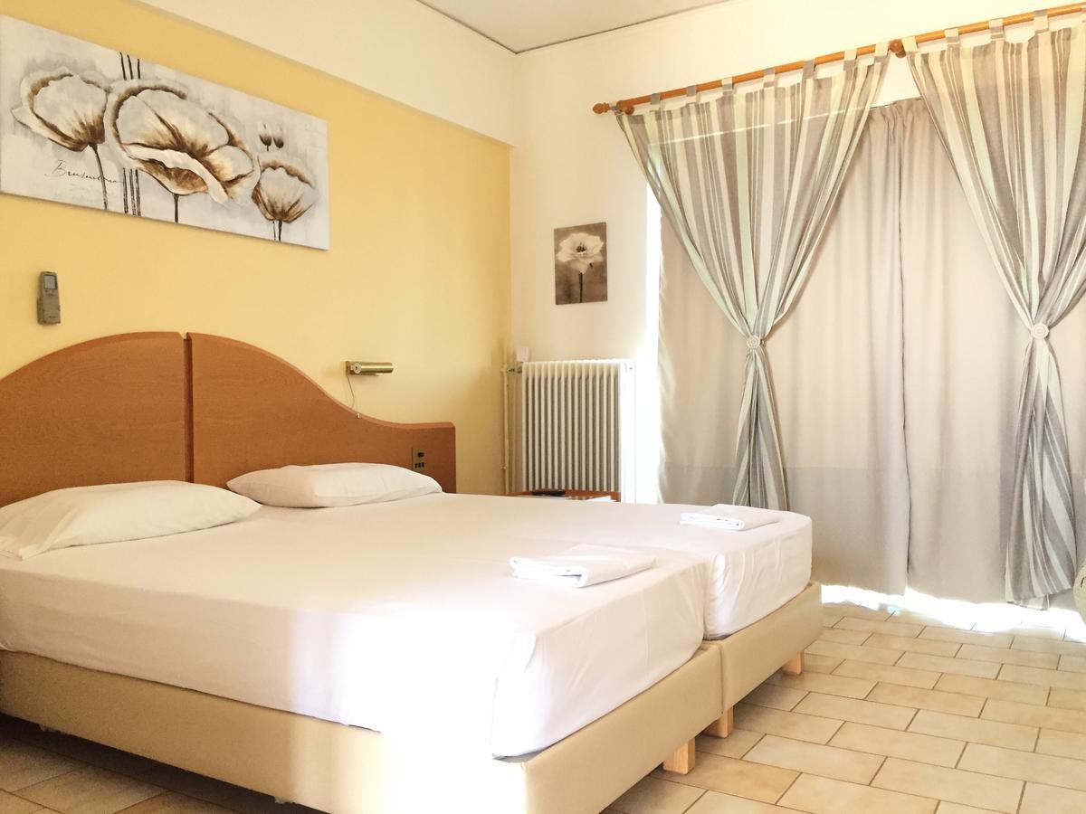 Bay Holiday Hotel & Spa Karavomilos  ภายนอก รูปภาพ